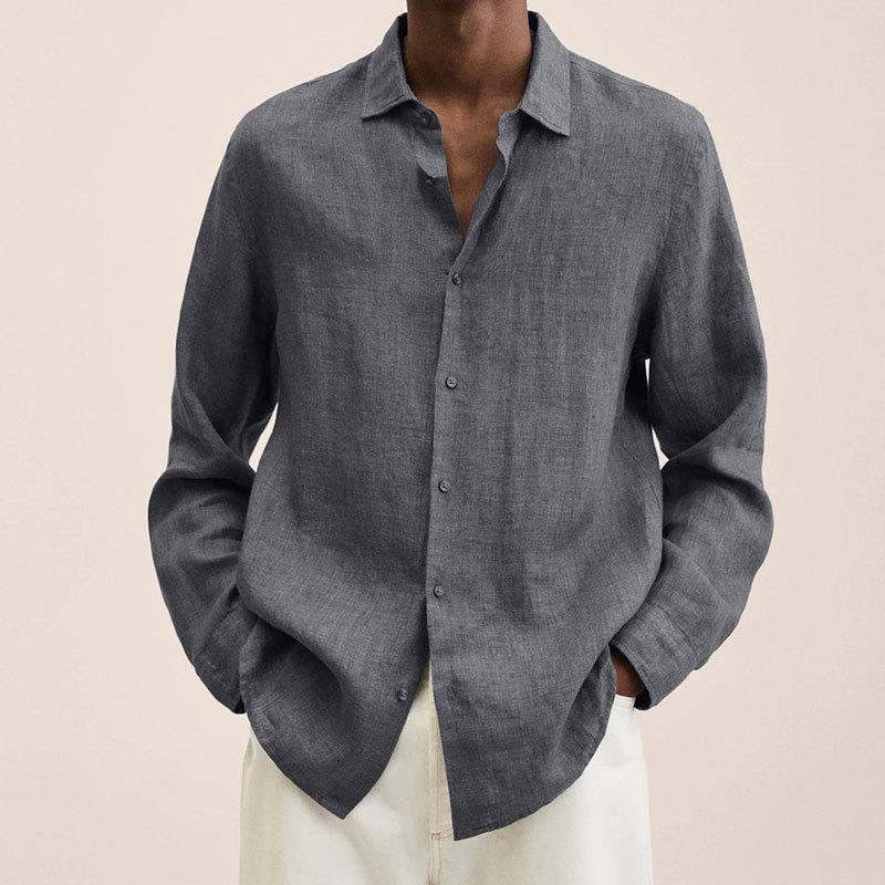 Textuur van de comfortabele stof van het veelzijdige oversized herenoverhemd met relaxte pasvorm.