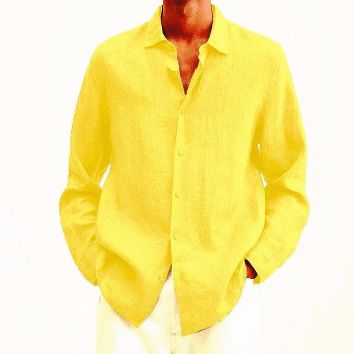 Detail van de mouw en manchet van het comfortabele, casual herenoverhemd, trendy en functioneel.