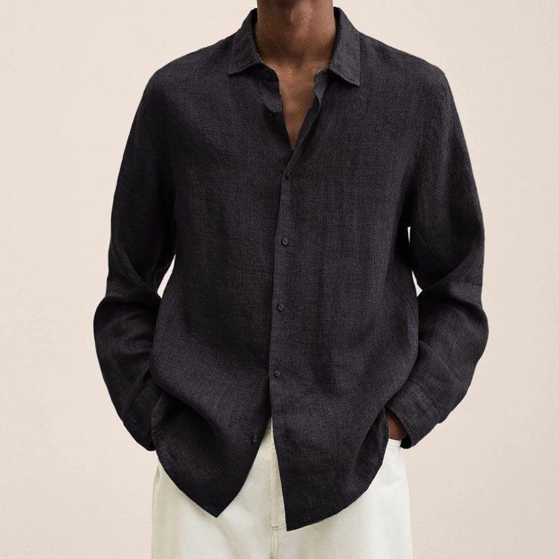 Trendy herenoverhemd met oversized pasvorm gedragen door model. Perfect voor dagelijks comfort.
