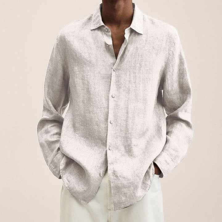 Detaillering van de zachte, ademende stof van dit veelzijdige casual herenoverhemd.