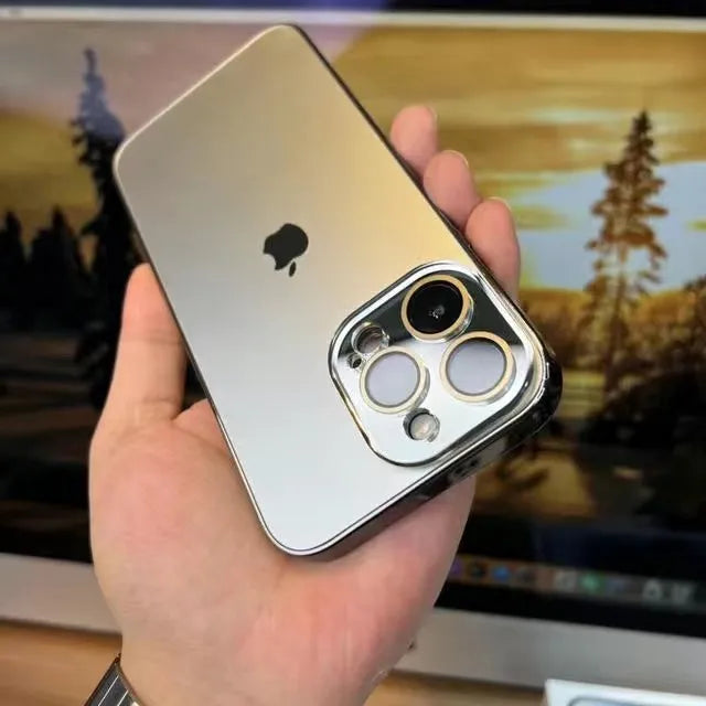 Stijlvol telefoonhoesje met nanocase technologie; duurzame bescherming voor iPhone cameralens.
