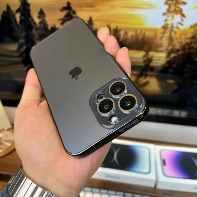 Slank iPhone beschermhoesje, magneet compatibel, biedt optimale valbescherming voor je telefoon.