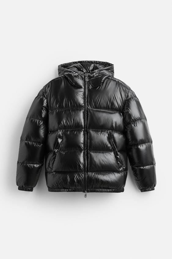 Zwart unisex winterjack, warm en stijlvol, ideaal voor koude winterdagen en buitenactiviteiten.