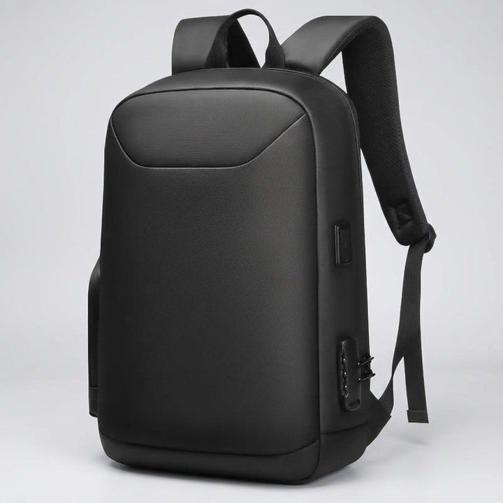 Ruime zwarte zakelijke rugzak met USB-oplaadpoort, laptopvak en slimme organisatie voor reizen.