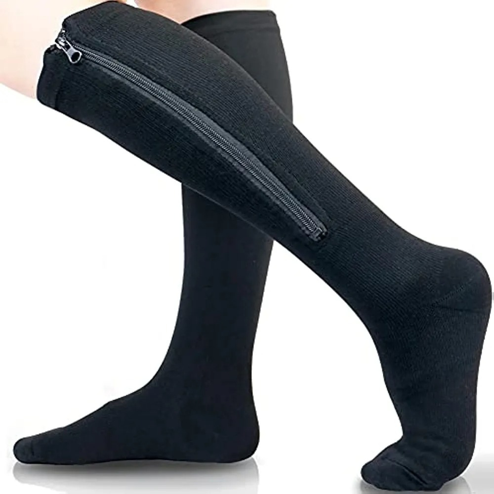 Zwarte compressiekousen met rits voor comfort en bloedcirculatie. Ideaal voor vermoeide benen en reizen.