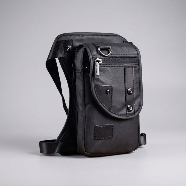 Bruine CrossGrip outdoortas, unisex verstelbare heuptas/dijtas, waterbestendig, perfect voor wandelen.