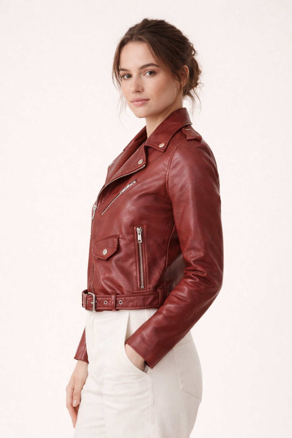 Rode dames bikerjas, slank model, voor een modieuze en casual look. Perfecte lente- of herfstjas.