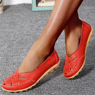 Pijnvrij lopen met deze dames loafers, voorzien van een super flexibele zool en extra comfort voor brede voeten.