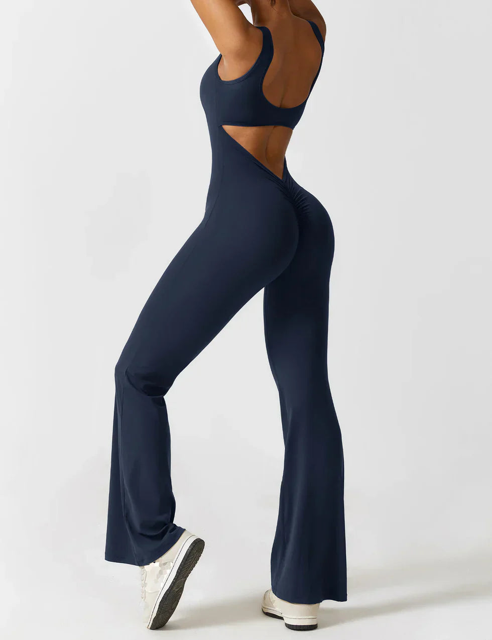 Grijze modieuze flared jumpsuit met shaping en stijlvolle open V-rug.