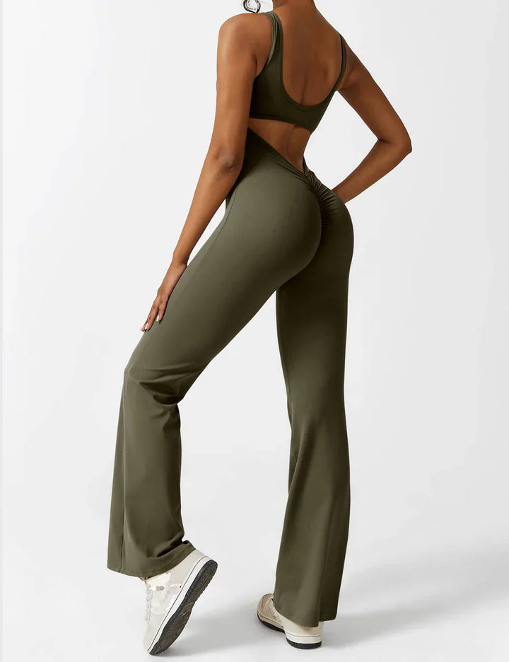 Zwarte dames jumpsuit, flared pijpen, shaping en prachtige V-rug.