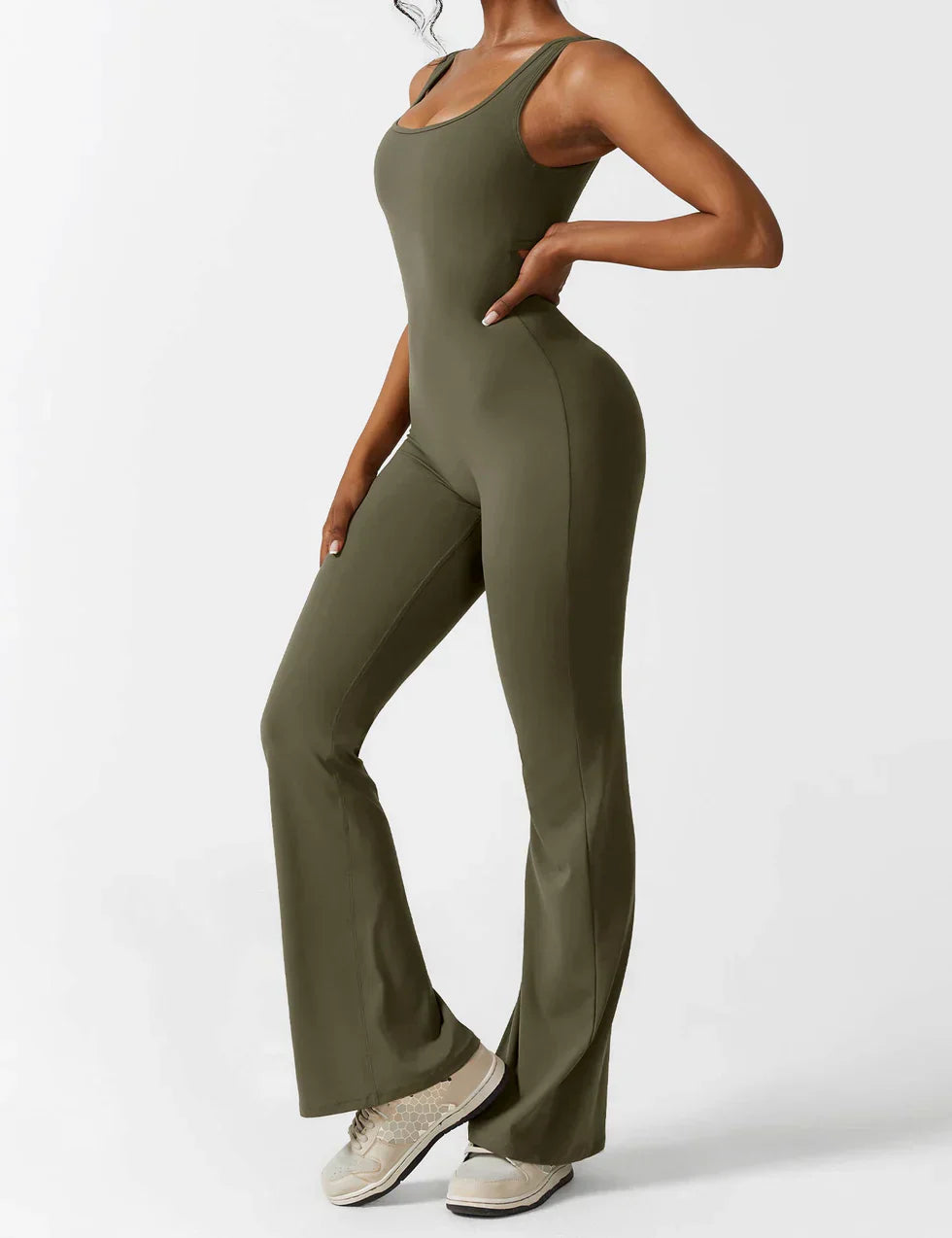 Olijfgroene modieuze shaping jumpsuit voor dames, met flared broekspijpen.