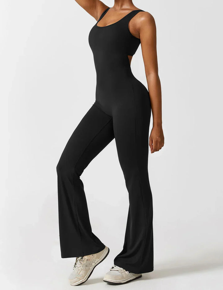 Comfortabele koffiekleurige dames jumpsuit, flared en veelzijdig.