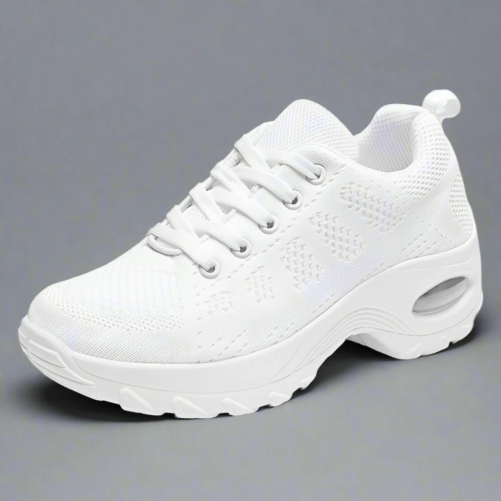 Zwarte dames werkschoenen met antislip zool en optimale voetondersteuning, ideaal voor horeca en zorgpersoneel.