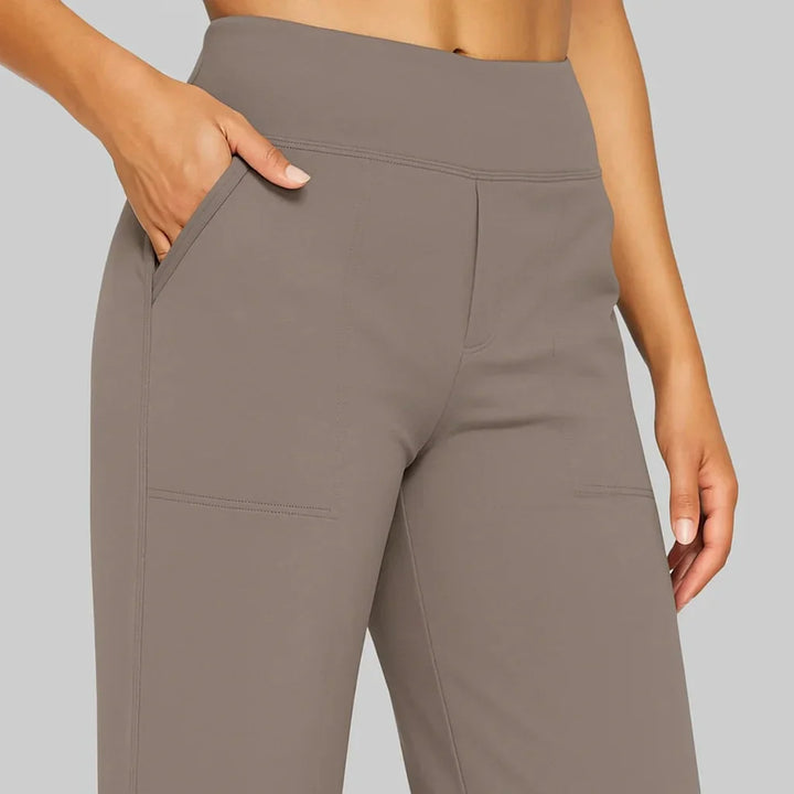 Modieuze damesbroek met wijde pijpen en flatterende hoge taille, perfecte pasvorm en comfortabel.