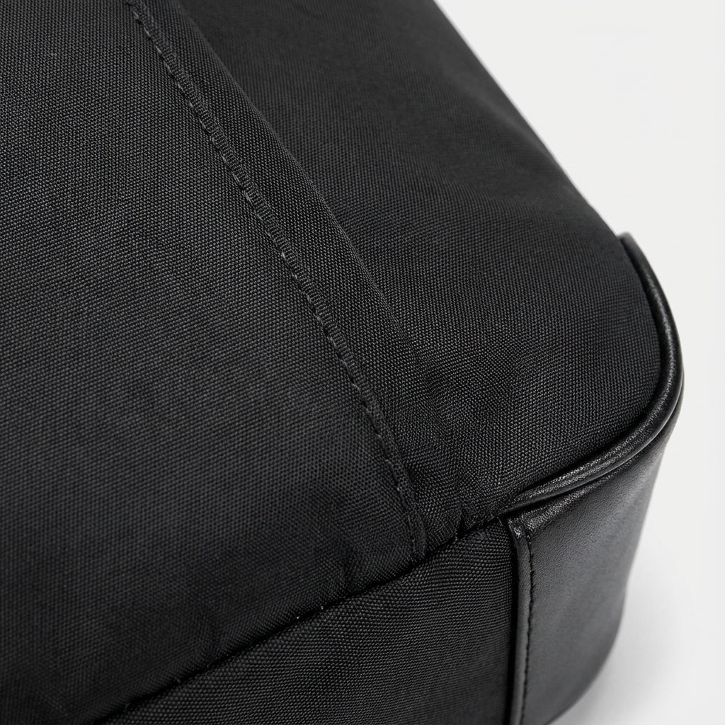 Hoogwaardige duurzame laptoptas, beschermende ShieldBag van Oxford stof voor een georganiseerd kantoorleven.