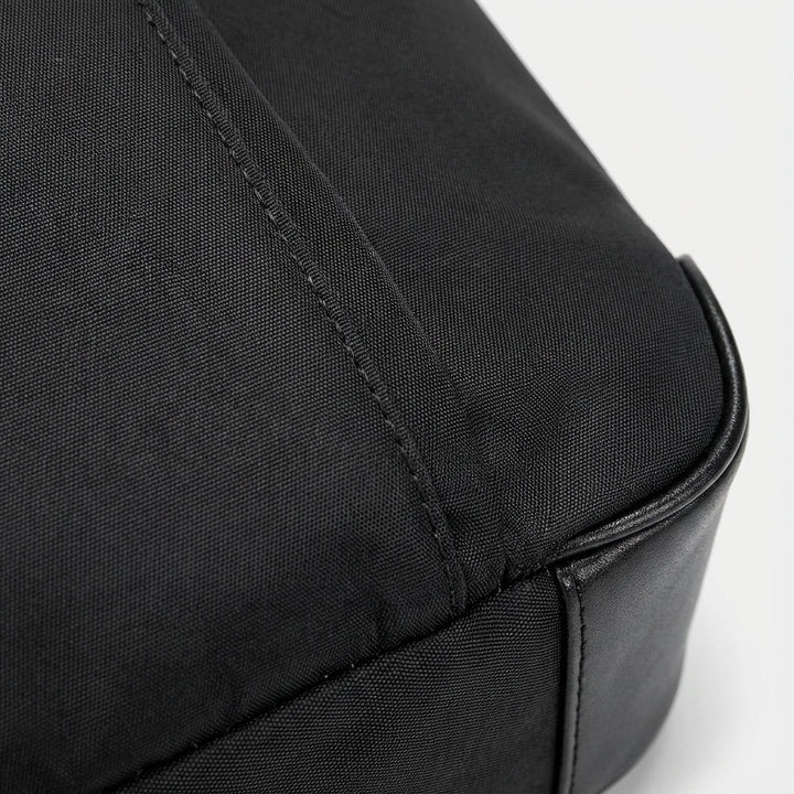 Hoogwaardige duurzame laptoptas, beschermende ShieldBag van Oxford stof voor een georganiseerd kantoorleven.