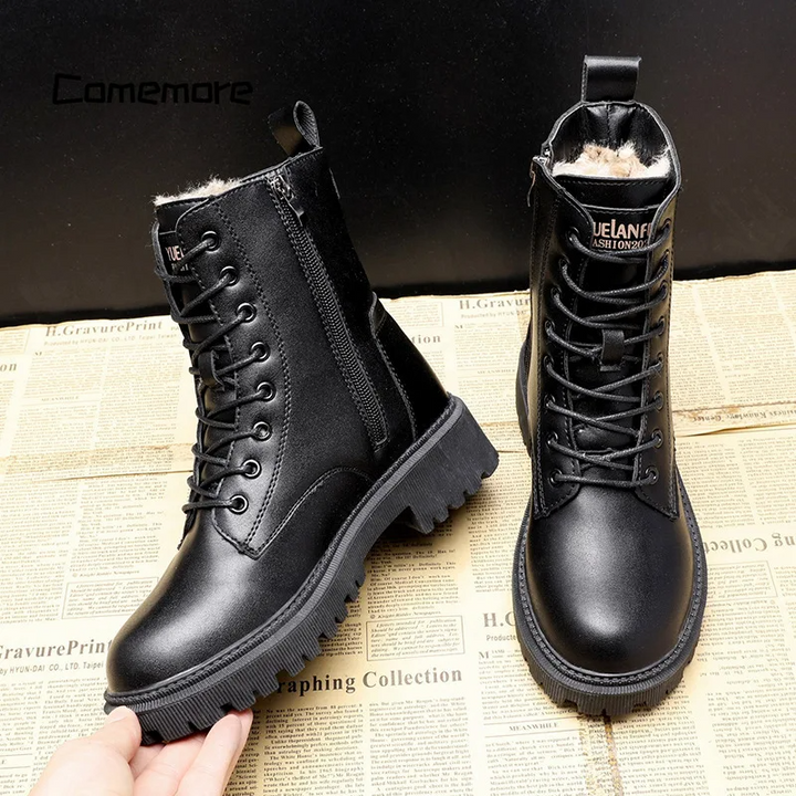 Modieuze zwarte winterlaarzen voor dames, perfect voor een elegante winterlook.