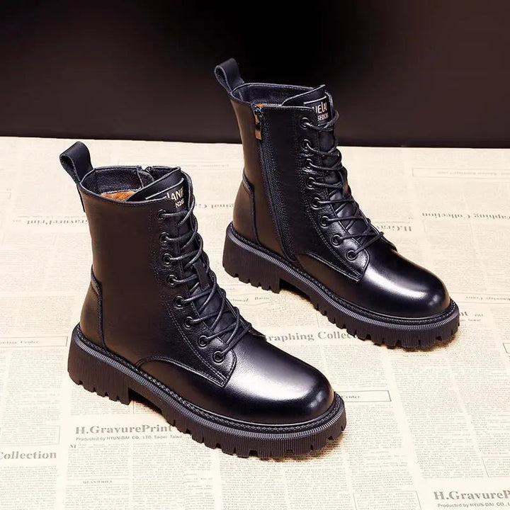 Dames zwarte winterlaarzen met focus op comfort en tijdloze elegantie.