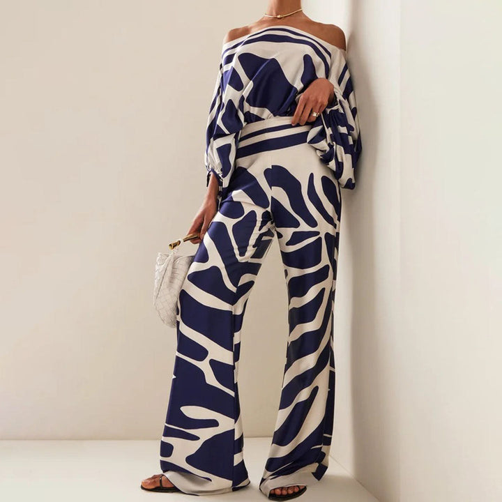 Zwarte elegante satijnen dames set, luxe uitstraling. Tweedelige set voor een verfijnd en stijlvol silhouette.