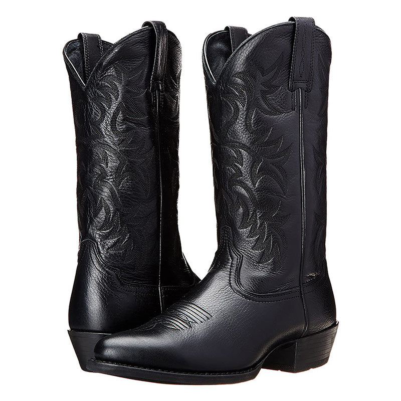 Natuurlijke setting met bruine heren cowboylaarzen.