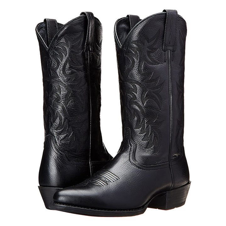 Natuurlijke setting met bruine heren cowboylaarzen.