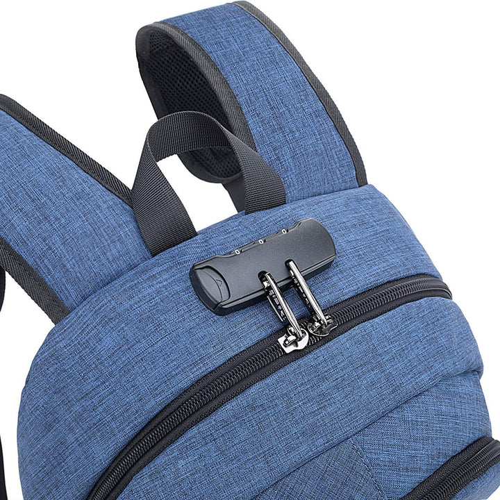 Zwarte reisrugzak (30-50L) met slimme anti-diefstal en laptopvak, voor veilige avonturen.
