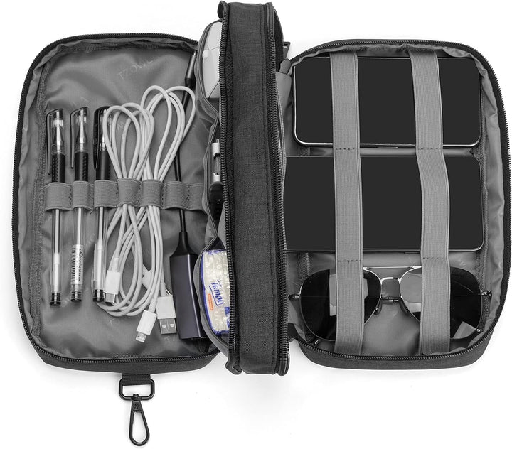 Grijze anti-diefstal laptoprugzak met externe USB-oplaadpoort voor opladen onderweg.