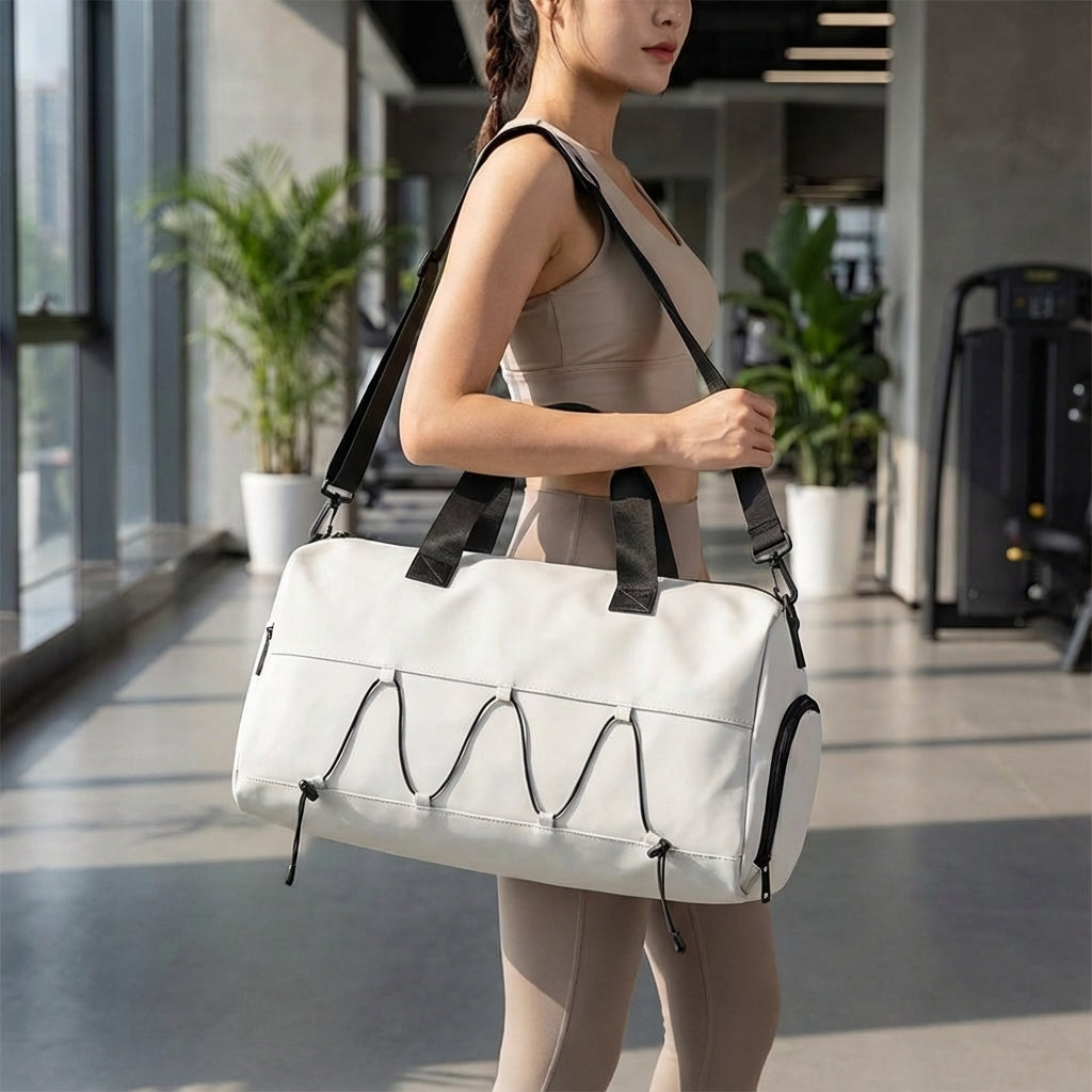 Zwarte GearGlide unisex reisduffel met geïsoleerd schoenvak, ideaal als weekendtas of sporttas, waterdicht en georganiseerd.