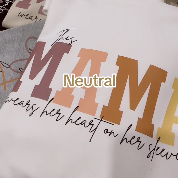 Gepersonaliseerde dames hoodie met namen, perfect als warm en uniek Moederdag cadeau of familie sweater.