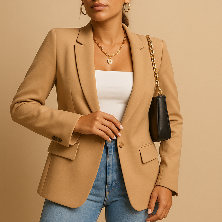 Rode getailleerde dames blazer. Perfect voor zakelijke kleding of een elegante, stijlvolle outfit.