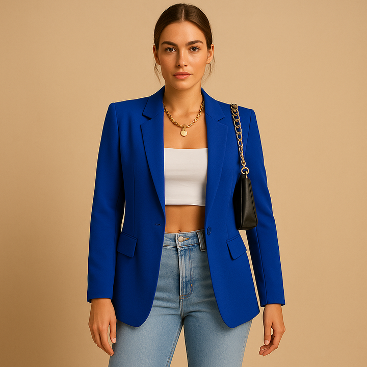 Blauwe getailleerde dames blazer. Een klassiek en elegant vrouwen jasje voor elke gelegenheid.