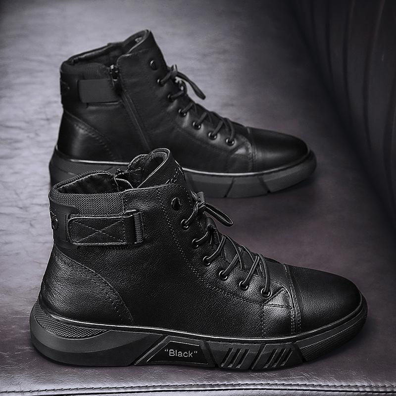 Vooraanzicht van moderne zwarte herensneakers, hoge pasvorm voor extra steun en een comfortabele, trendy look.