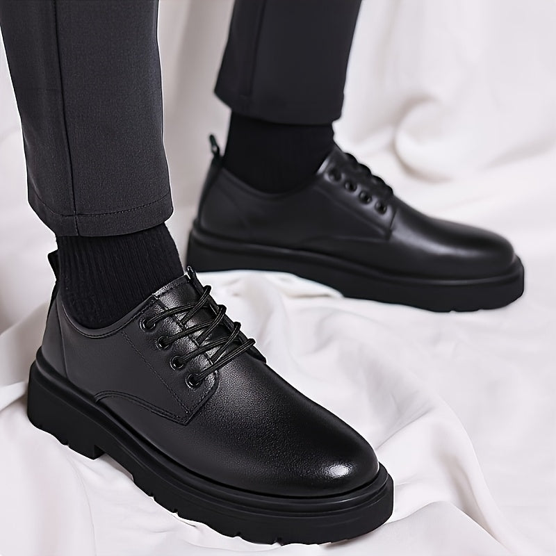 "Zwarte heren leren schoenen, formele stijl met ronde neus en Italiaanse look, voor zowel zakelijke als sociale gelegenheden.