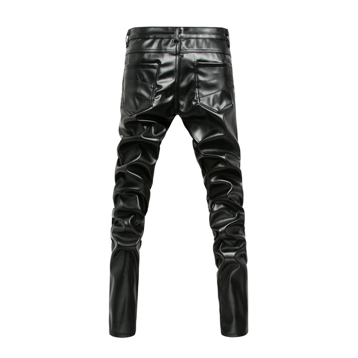 Trendy slanke lederlook herenbroek in zwart, perfect voor modebewuste mannen; combineer casual of chic.