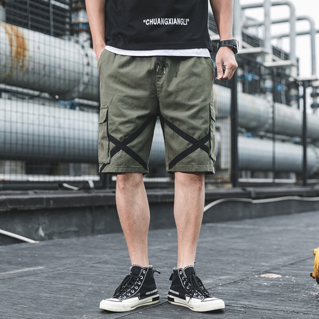 Comfortabele zwarte heren urban cargoshort, ontworpen voor actieve en casual zomerdagen.