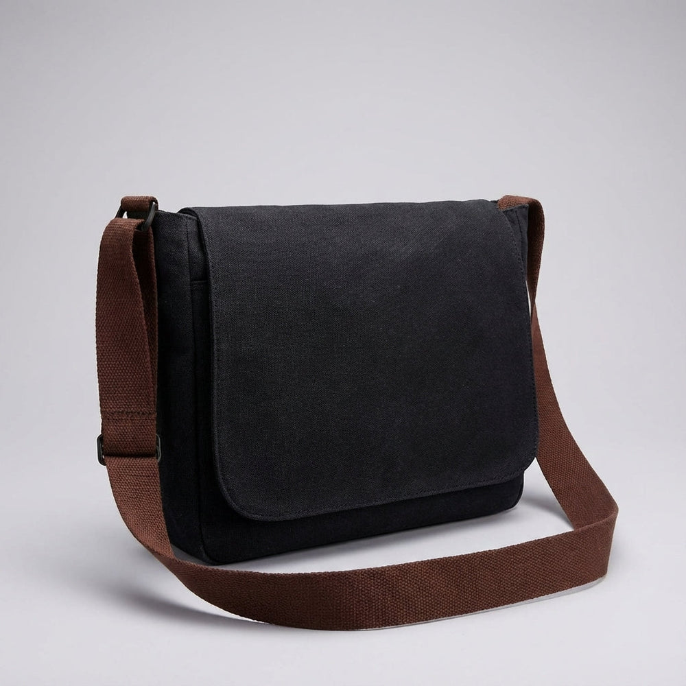 Dames zwarte messenger schoudertas van duurzaam canvas, met verstelbare riem, ideaal voor werk en dagelijkse organisatie.