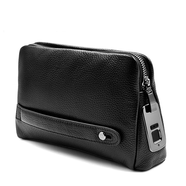 Zwarte leren heren anti-diefstal clutch met vingerafdrukslot, perfect voor veilig en compact opbergen.