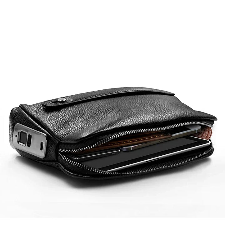 Compacte zwarte heren anti-diefstal tas van leer, ideaal voor zakelijk gebruik met vingerafdrukslot en stijlvol design.