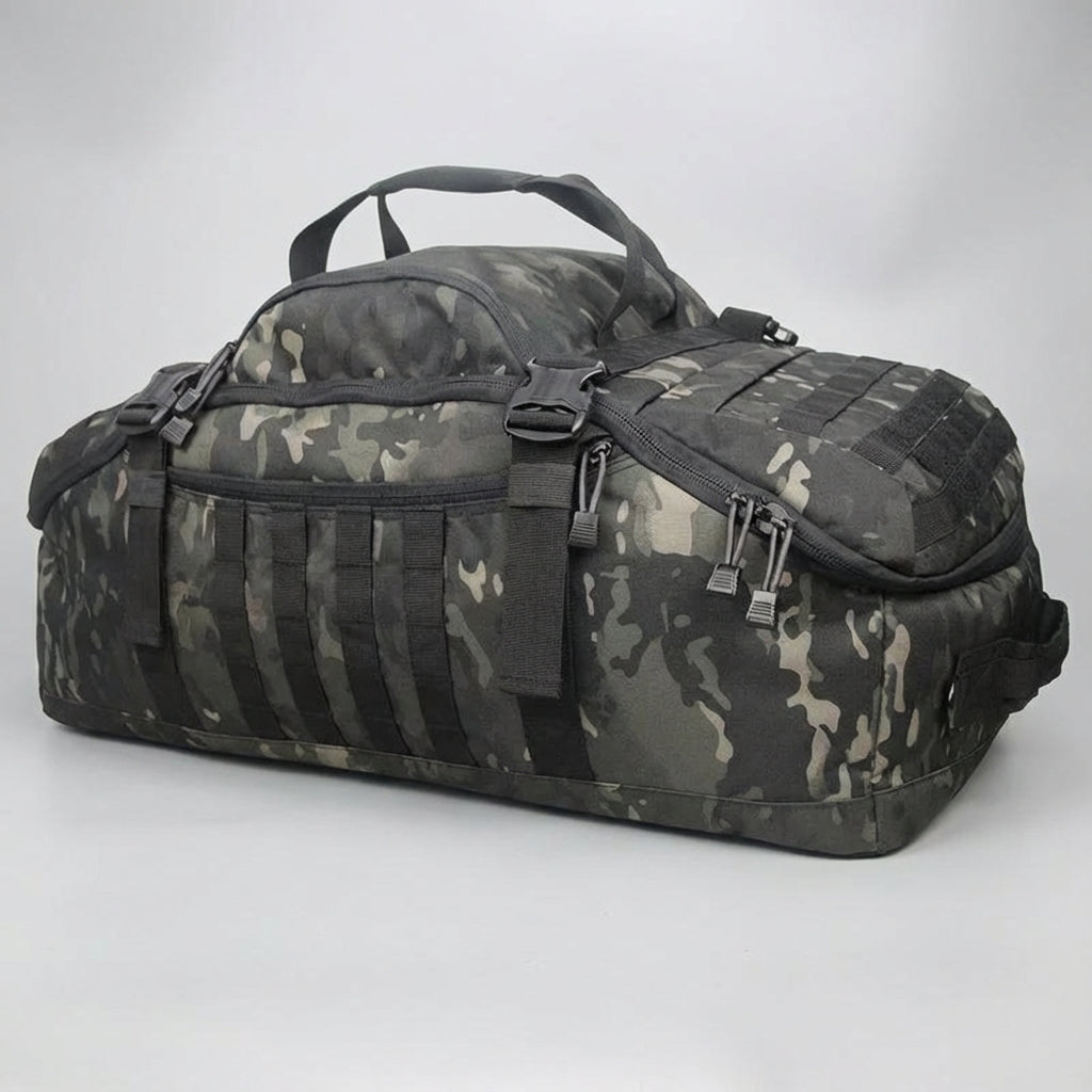 Close-up van de robuuste Molle bevestiging op een flexibele Nomadridge duffeltas, ideaal voor extra bagage.