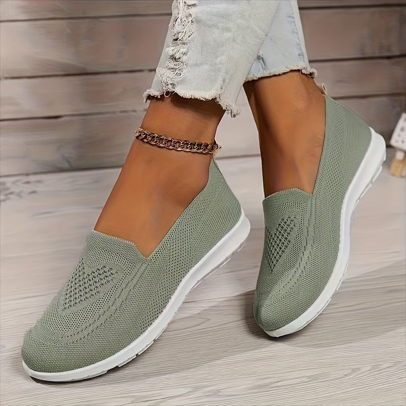 "Zwarte orthopedische instappers voor dames, stijlvol en comfortabel. Slip-on design met ademend bovenwerk en ondersteuning."