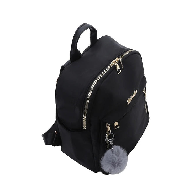 Praktische zwarte PU leren dames rugzak met handige zijvakken. Perfecte organisatie voor al je benodigdheden.
