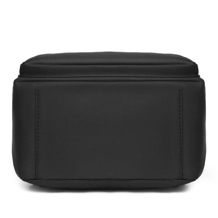 Stijlvolle zwarte dames PU leren dagrugzak, multifunctioneel voor werk of vrije tijd. Een elegante reispartner.