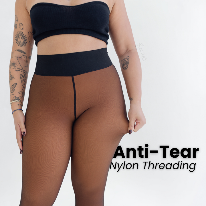 "Zwarte slimfit fleece panty met transparante look en vormend effect voor stijl en warmte in de koude maanden."
