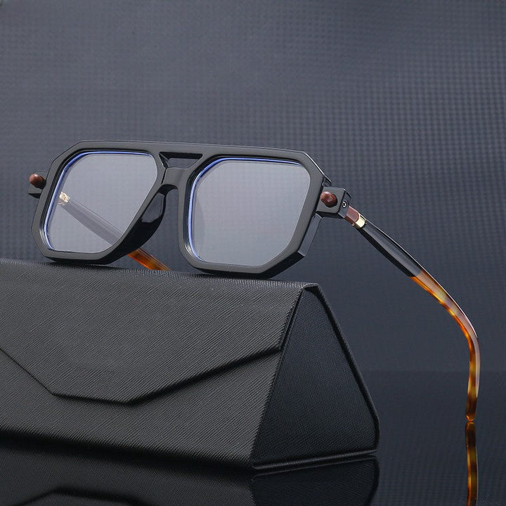 Zwarte unisex retro vierkante zonnebril met blauwlichtfilter. Modieus accessoire voor oogbescherming.