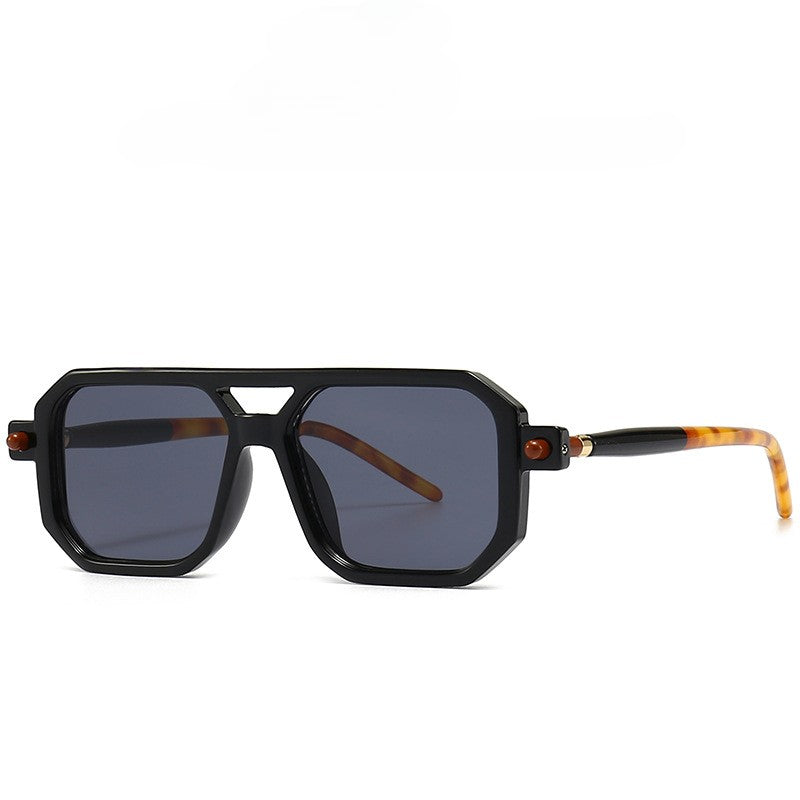 Luipaardprint unisex retro vierkante zonnebril. Blauwlichtfilter biedt effectieve oogbescherming.