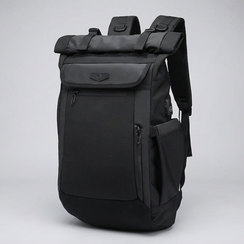 Grote zwarte Venturo 50 liter rolltop rugzak, perfect als schooltas, werktas of daypack voor outdoor avonturen.