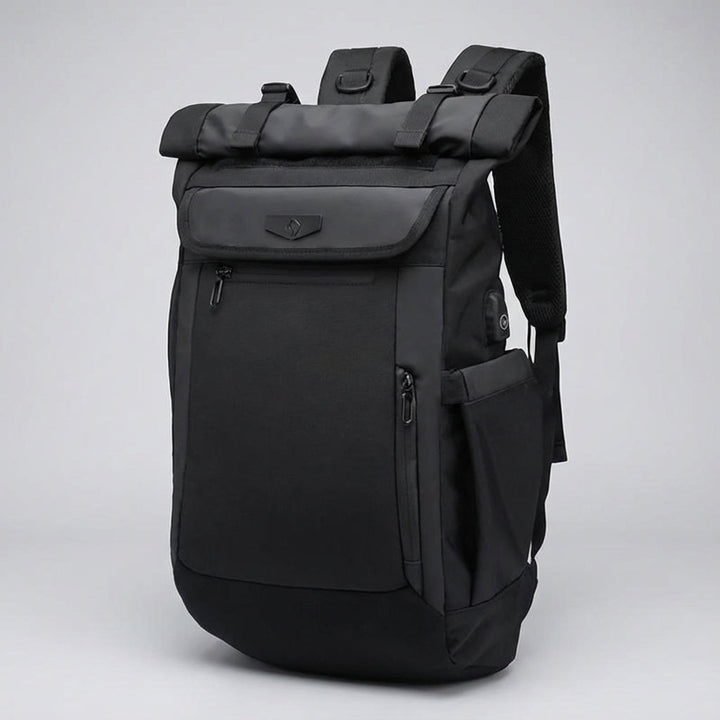 Grote zwarte Venturo 50 liter rolltop rugzak, perfect als schooltas, werktas of daypack voor outdoor avonturen.