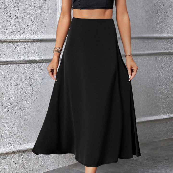 "Zwarte zomerse casual rok, elegant en vrouwelijk, gemaakt van polyester, accentuerend en veelzijdig, geschikt voor elke gele