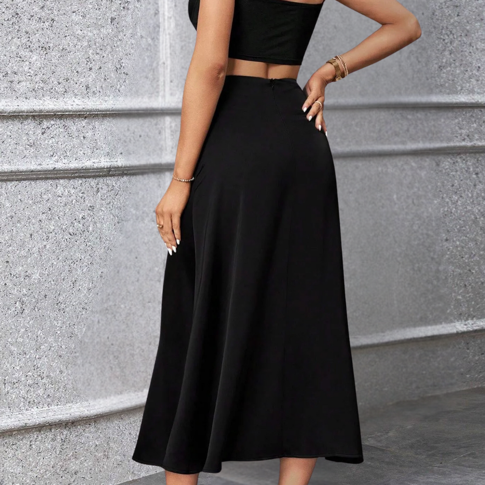 "Zwarte zomerse casual rok, elegant en vrouwelijk, gemaakt van polyester, accentuerend en veelzijdig, geschikt voor elke gele